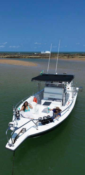 Lancha Phoenix 35 pés — Barra de São Miguel